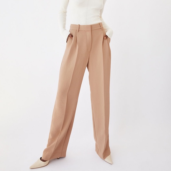 Aritzia Pants - Aritzia- Wilfred Effortless Pant